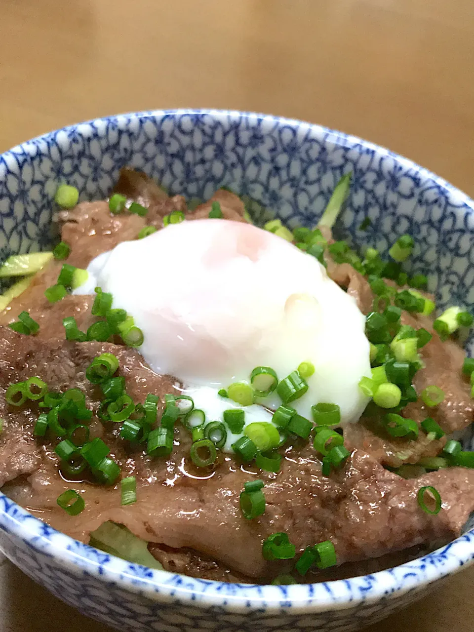 黒毛和牛小間切れでなんちゃってステーキ丼〜温泉卵を添えて〜|なちゅさん