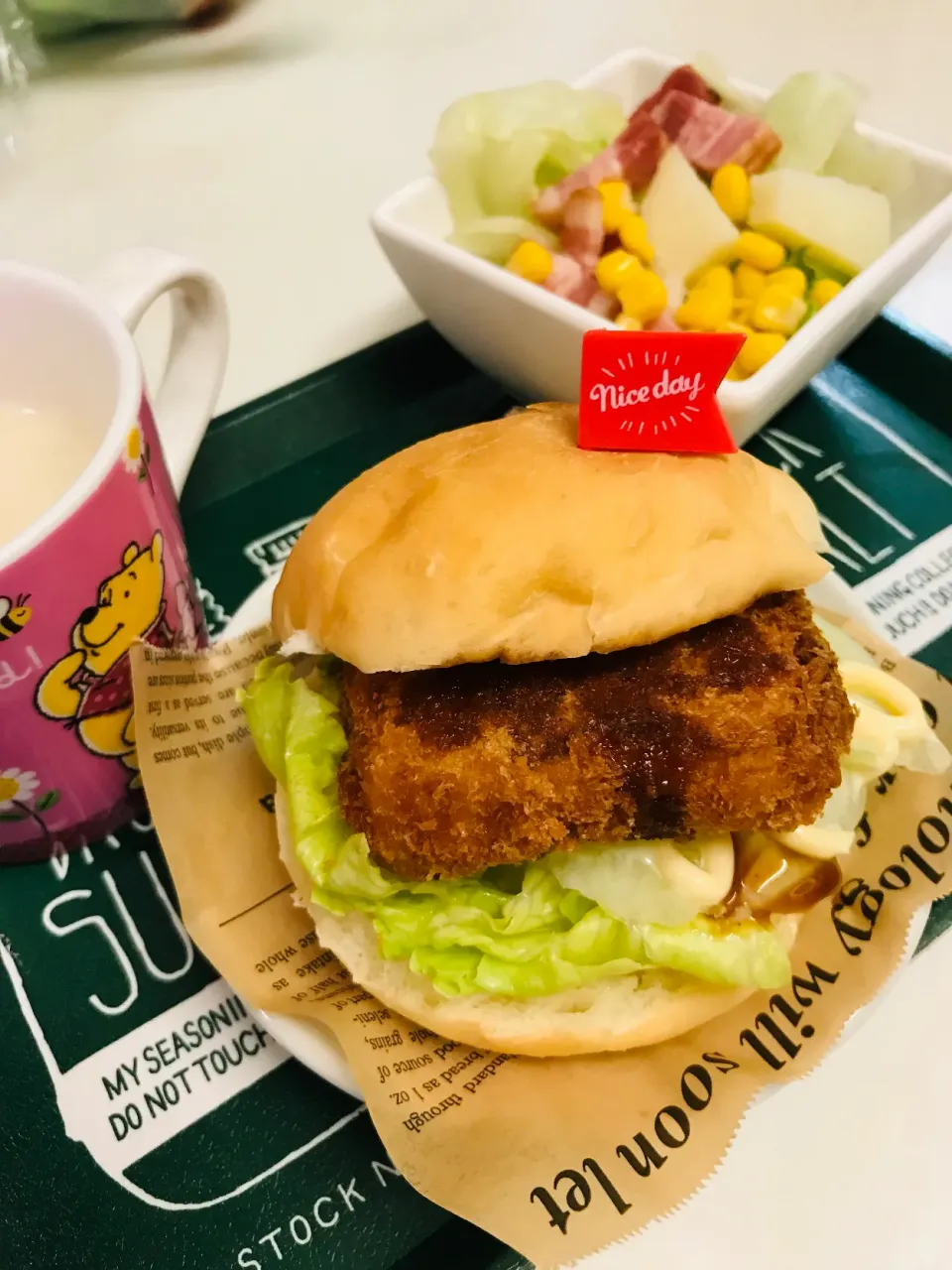 Snapdishの料理写真:海老カツバーガー🍔で朝食|だまさん