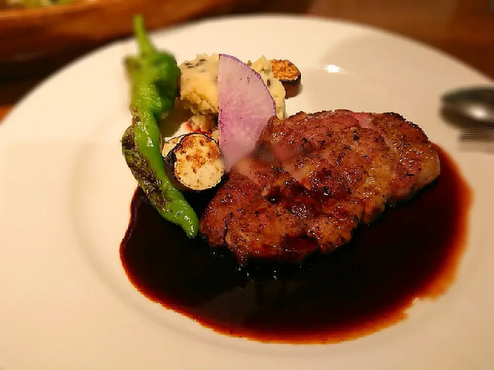 イベリコ豚肩の炭火焼きバルサミコソース|トシさん