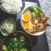 Snapdishの料理写真:手羽元のさっぱり煮
卵豆腐のすまし汁
漬物|あぁちゃんさん