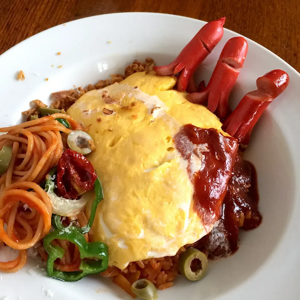 朝昼兼用！ オムライスにナポリタンを添えて、タコさんも集合|Kさん