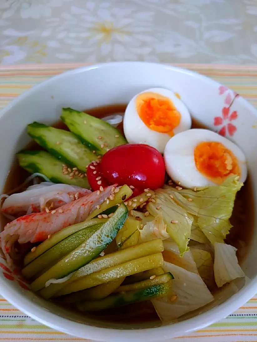 盛岡冷麺
甘いフルーツはなかった～😊

キムチは急遽、キュウリをキムチ風に即席で作りました😃✌️|🍒ふみりん🍒さん