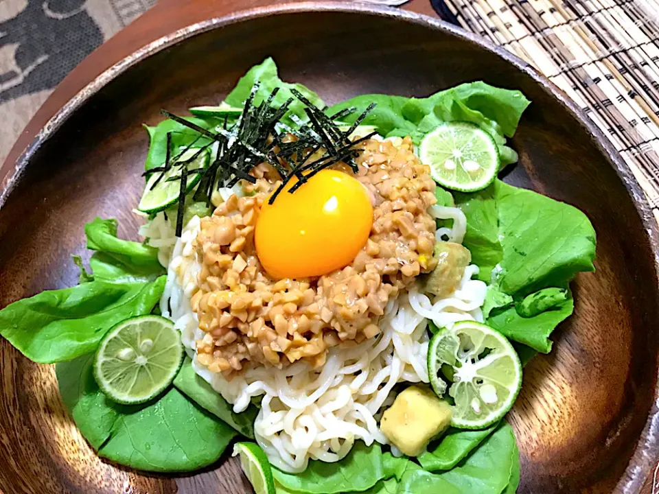 豆腐麺に納豆と卵黄|ちっきーさん