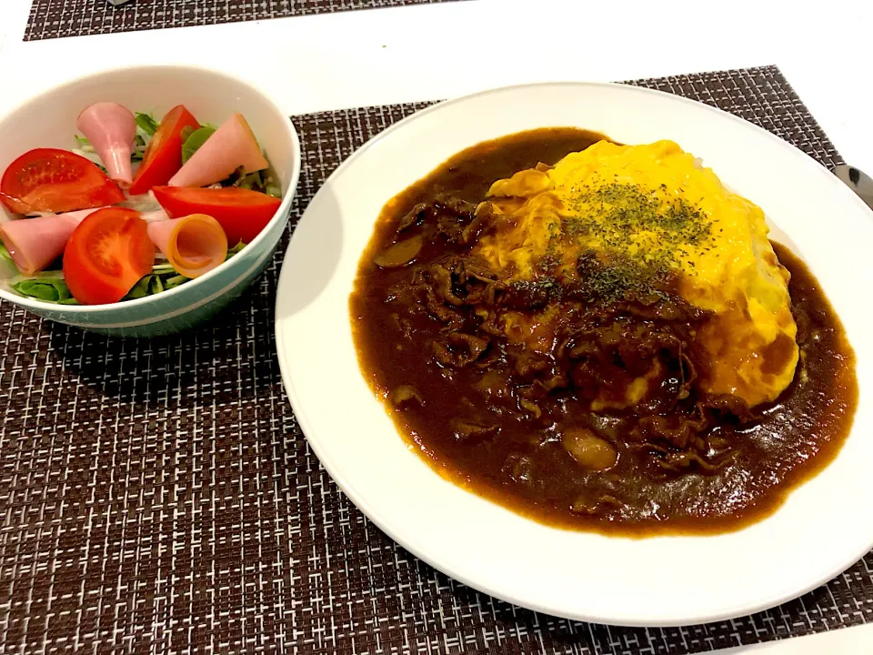 Snapdishの料理写真:#オムハヤシ #サラダ|ゆぺこさん