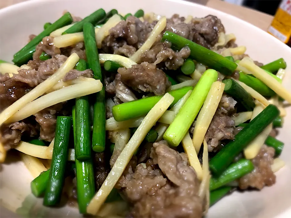 牛肉と筍とニンニクの芽青椒肉絲風|ひねくれさん