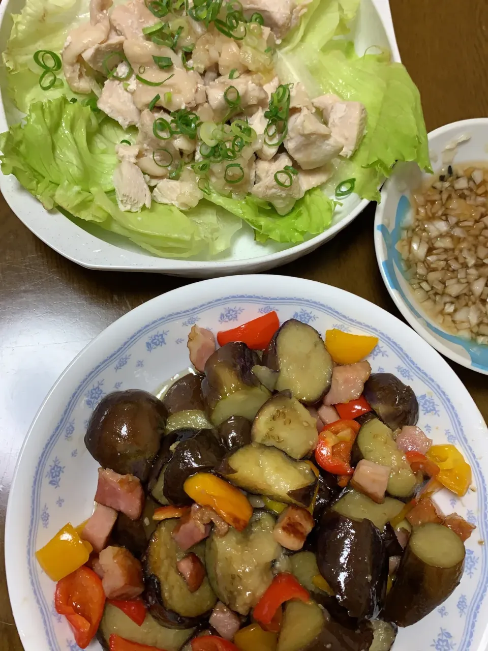 ナスとパプリカの炒め物とモモ肉の塩麹焼き|KAYO🐥さん