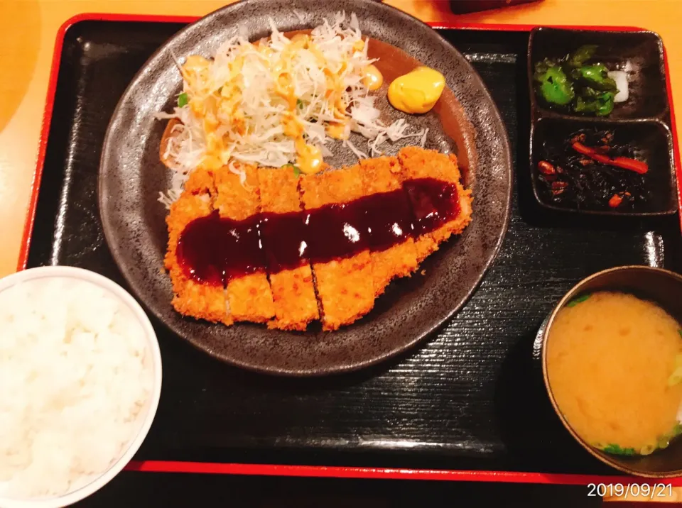 トンカツ定食|コージ💫さん