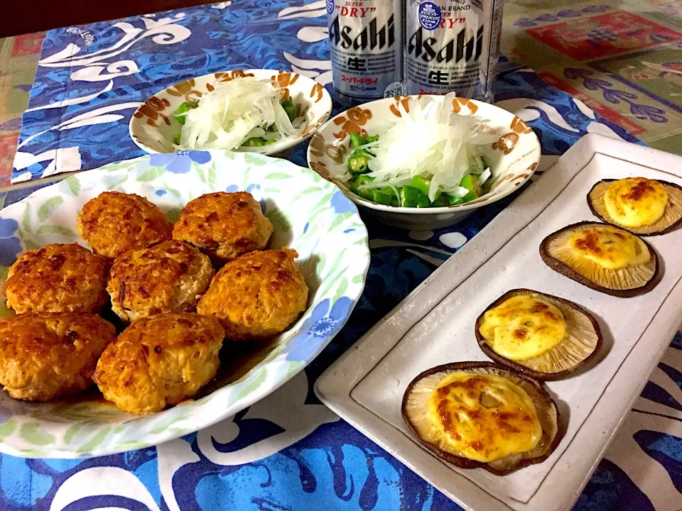 つくね しいたけのマヨネーズ焼き おくらスライスオニオン乗せで 頂きまぁす🍻|Emiさん