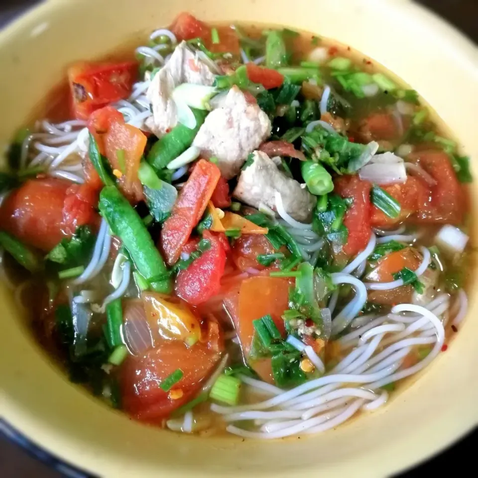 Tomato noodles soup|Eat in Thaiさん