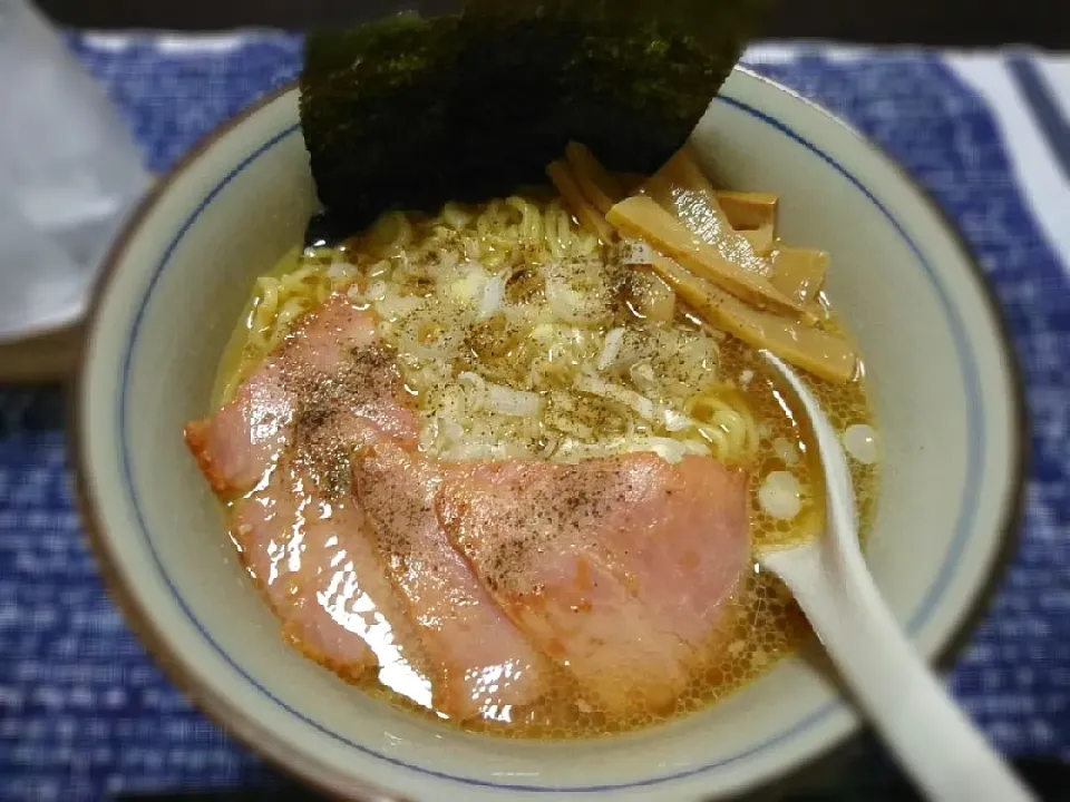 ☆日清 行列のできる店のラーメン 
こってり醤油  ネギましまし🖤|☆Chieco☆さん