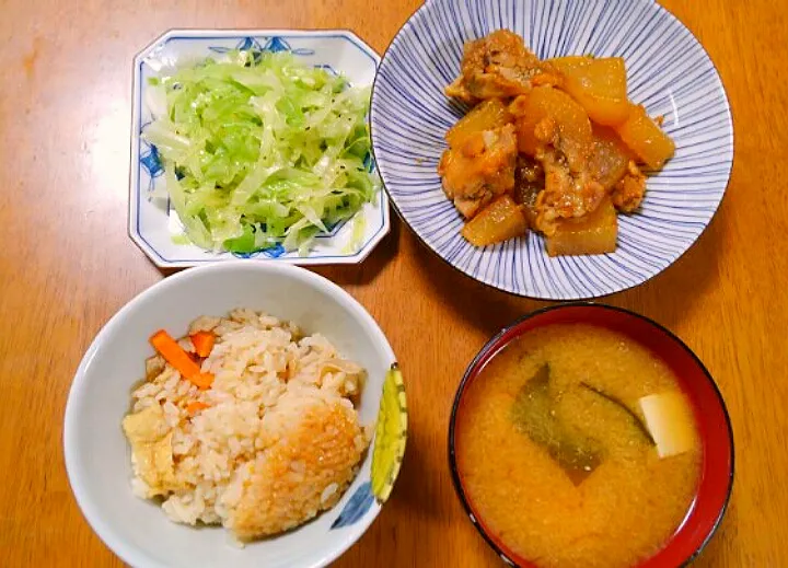 Snapdishの料理写真:９月１８日　舞茸ごはん　鶏肉と大根の煮物　塩キャベツ　豆腐とわかめのお味噌汁|いもこ。さん