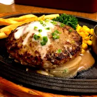 Snapdishの料理写真:ロイヤルホスト　黒x黒ハンバーグ250g|Yasunさん