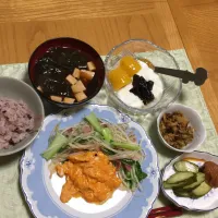 Snapdishの料理写真:野菜炒めとスクランブルエッグ|ひろりんさん