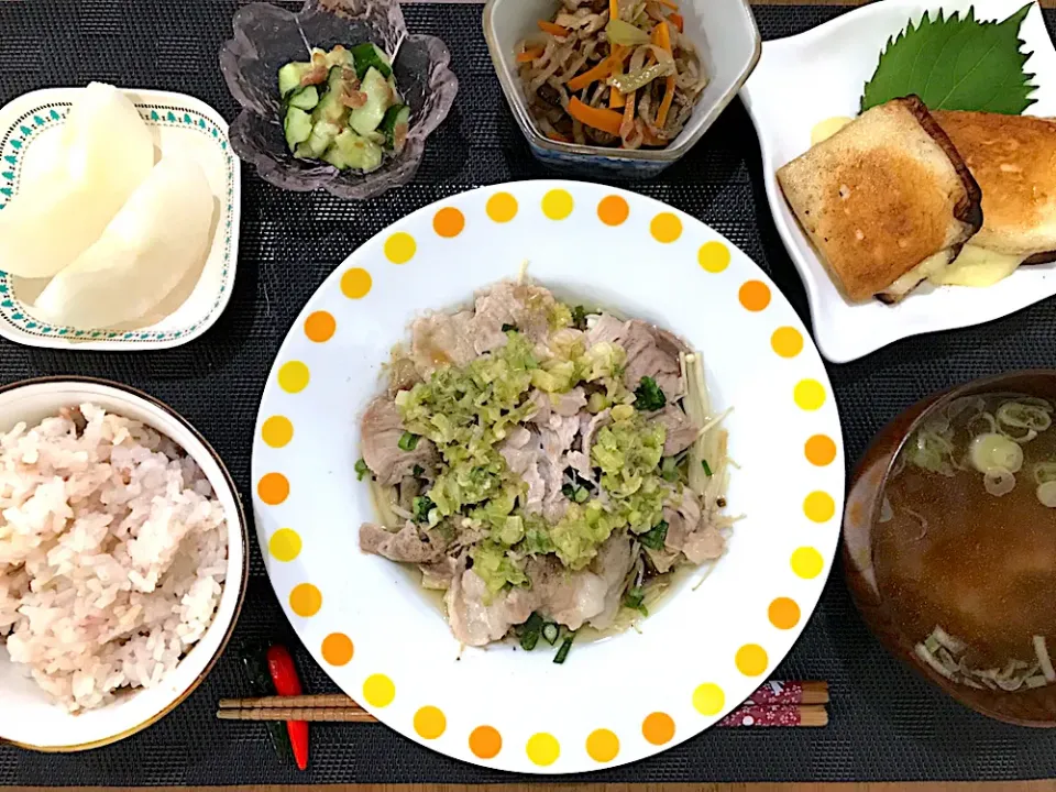 Snapdishの料理写真:きのこと豚の蒸し物定食|ゆうかさんさん