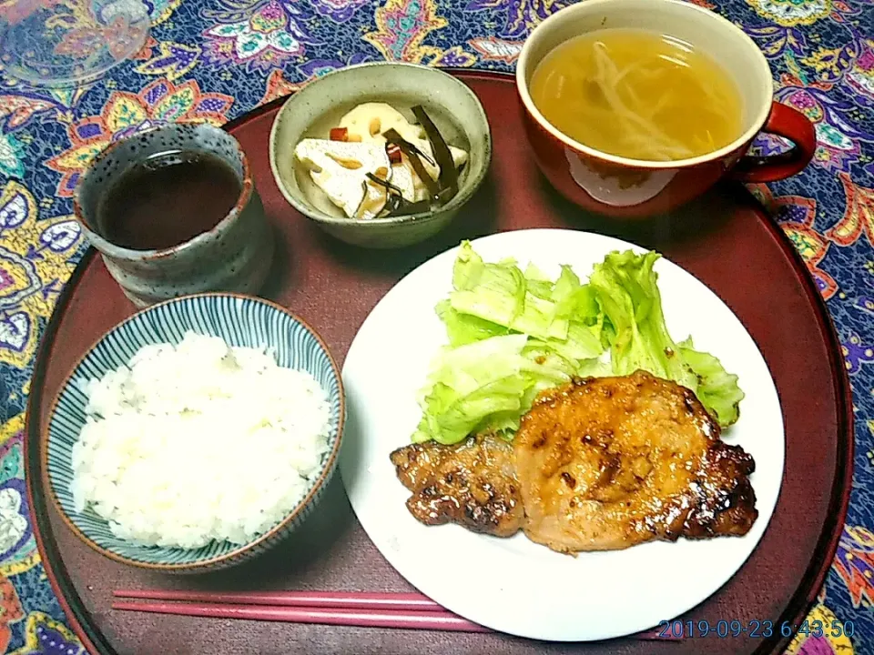 Snapdishの料理写真:よねばーばの朝ごはん
和豚もちぶた金山寺みそ漬け肉
岩国れんこんの甘酢漬け
もやしの味噌汁
ご飯、|yoneばーばさん