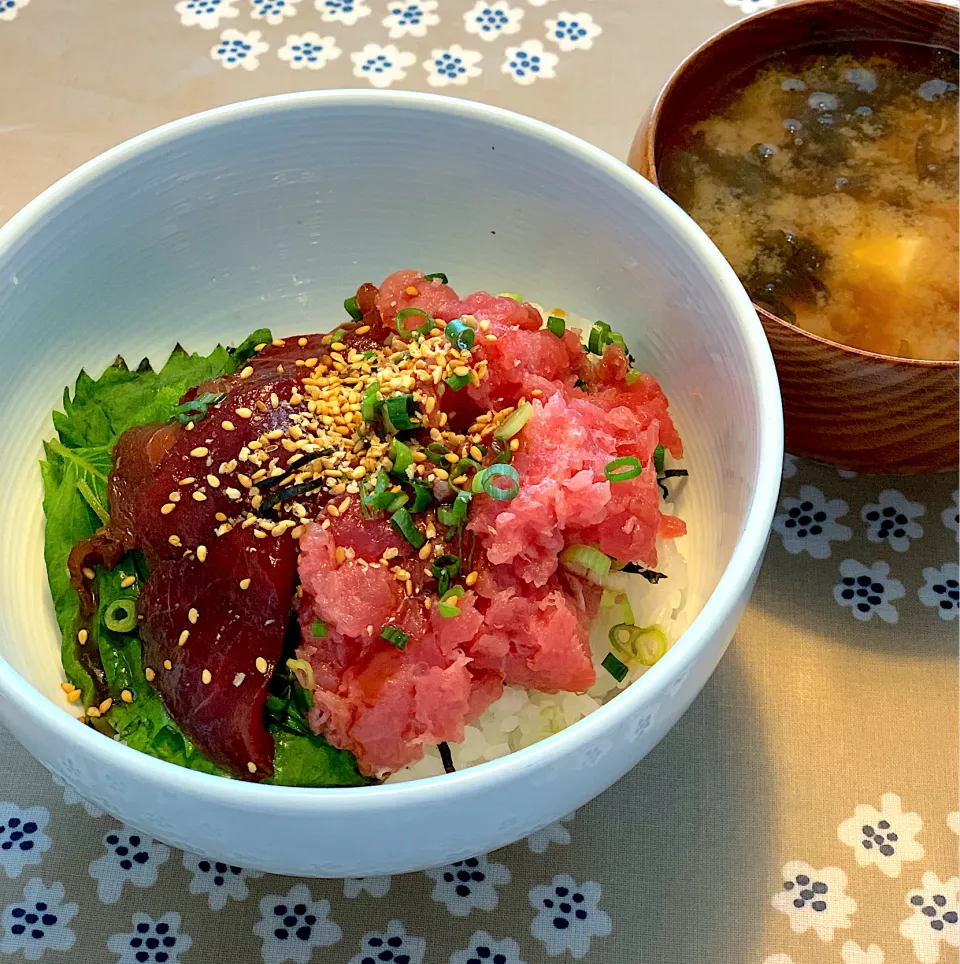 まぐろ丼とあおさのお味噌汁|えのさん