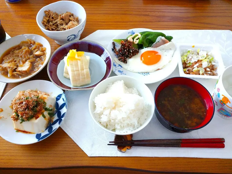 9/23の朝食
目玉焼き、納豆など
京都の半割り大根の漬け物がおいしかった～🍚|卯月さん