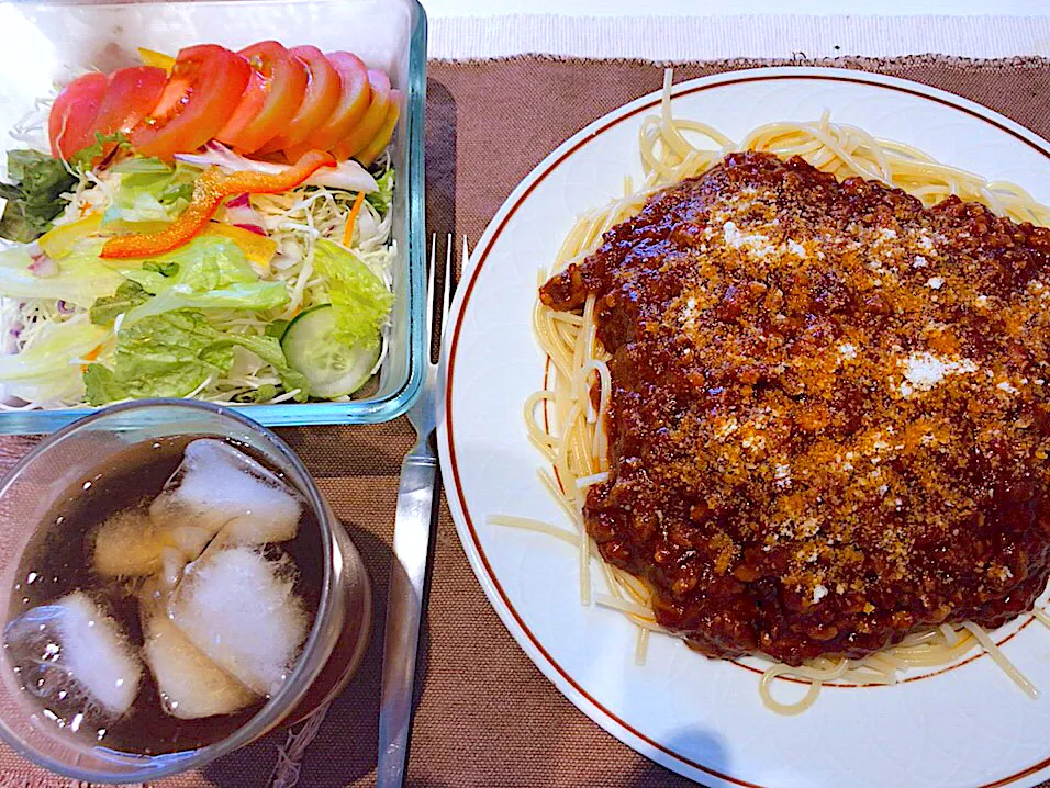 お昼ご飯、ボロネーゼ、サラダ|ひでまろさん