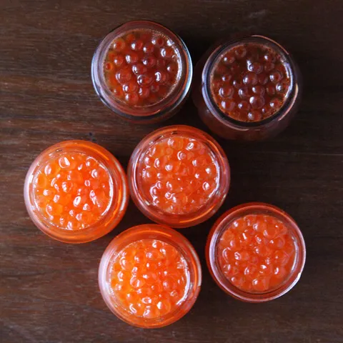 いくら塩漬けと醤油漬け　　　　　　　　Salted salmon roe, soy sauce|マユマユさん