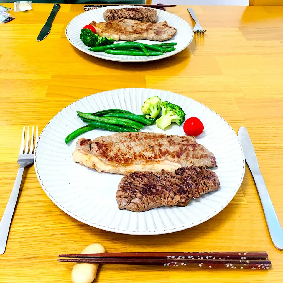 Snapdishの料理写真:サーロイン&ハラミステーキ🥩|りりさん