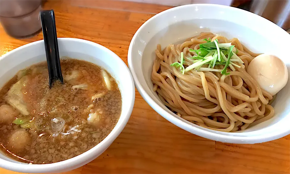 牛もつ煮つけ麺＋味付玉子|toshi,I🍴さん