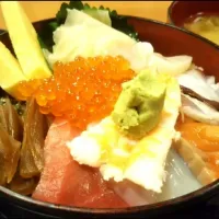 Snapdishの料理写真:七福　本日の丼（ちらし丼）|あんぴーさん