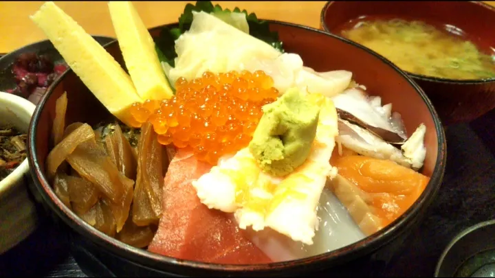 七福　本日の丼（ちらし丼）|あんぴーさん