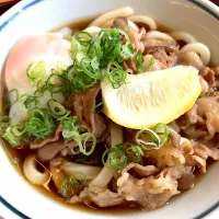 Snapdishの料理写真:温玉肉ぶっかけうどん（岡島）|naokoさん