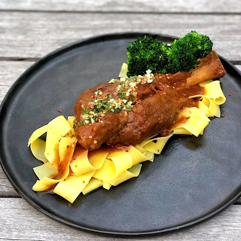 Red wine lamb shanks, gremolata, pasta|12Dragonさん