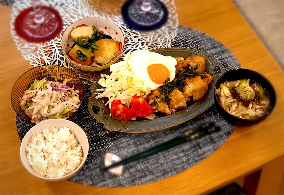 てりたまチキン  鯖缶サラダ  きのこ汁  厚揚げ小松菜塩胡椒炒めオイスターがけ|nana 🍅さん