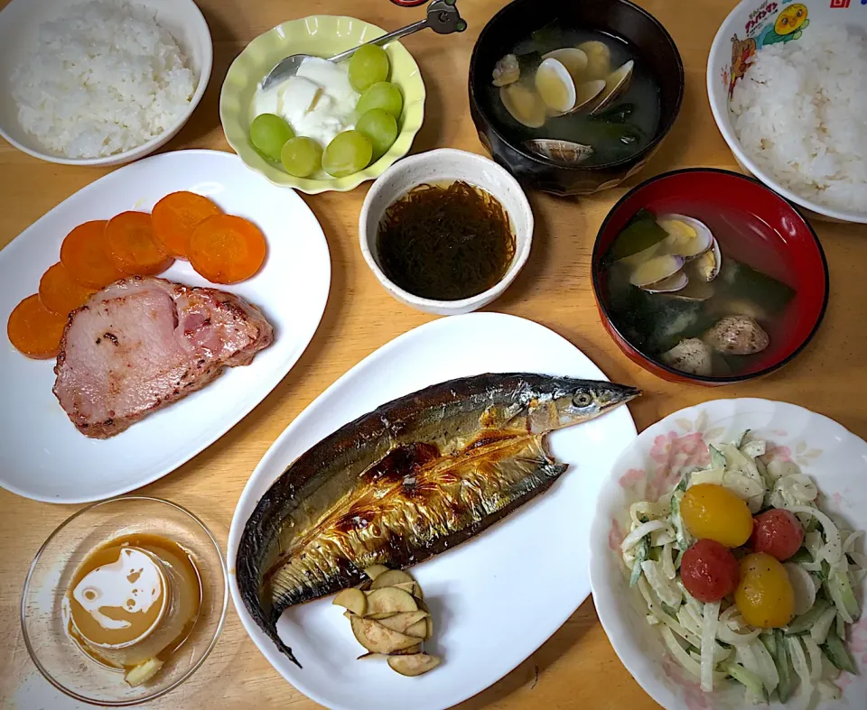 Snapdishの料理写真:秋刀魚開き🐟&ハムステーキ🍴💕|Makokoさん