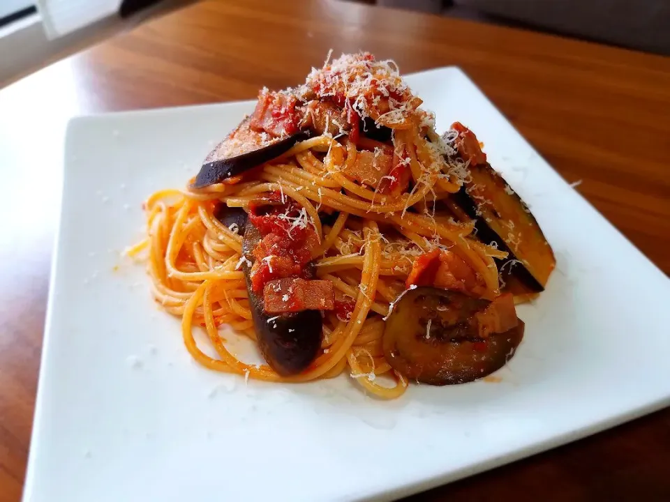 Snapdishの料理写真:無農薬ナスとトマトのrossoパスタ🍝|masaki .fさん