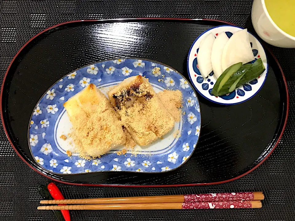 Snapdishの料理写真:深夜メシ(きなこ餅)|ゆうかさんさん