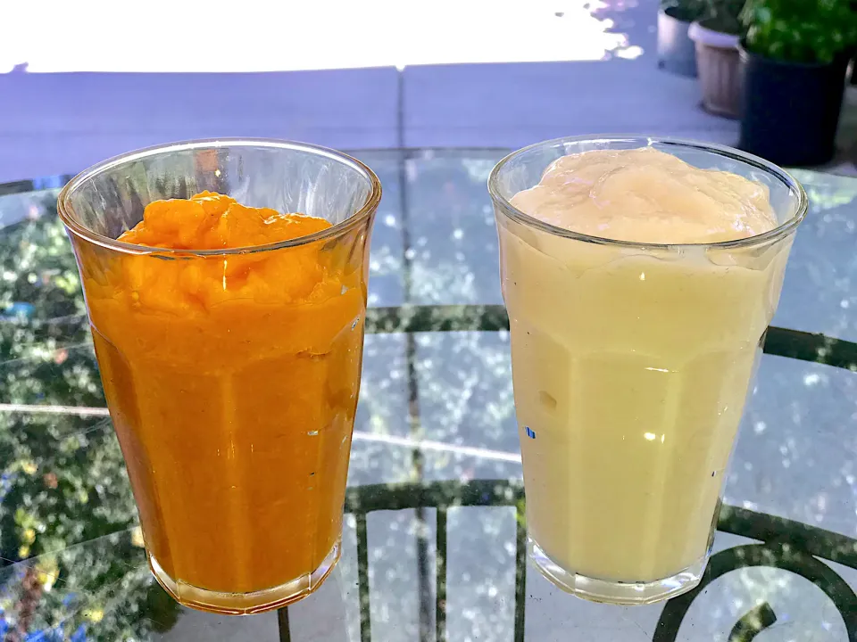 Snapdishの料理写真:Home grown and freshly blended soursop and jackfruit smoothies! Cheers! 😁|Gecko Mdさん