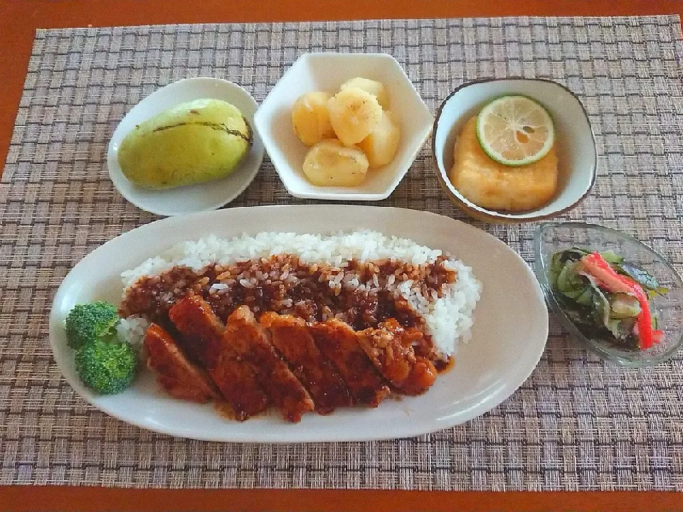 Snapdishの料理写真:トンテキライス  揚げ出し豆腐  酢の物  粉ふきいも  ポポー(^-^)v|chikakoさん