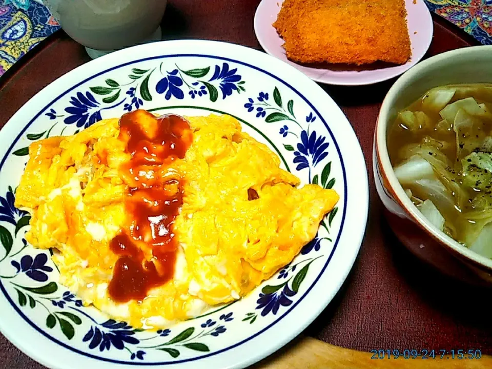 よねばーばの朝ごはん
オムライス
キャベツのスープ
浜田の赤天、|yoneばーばさん