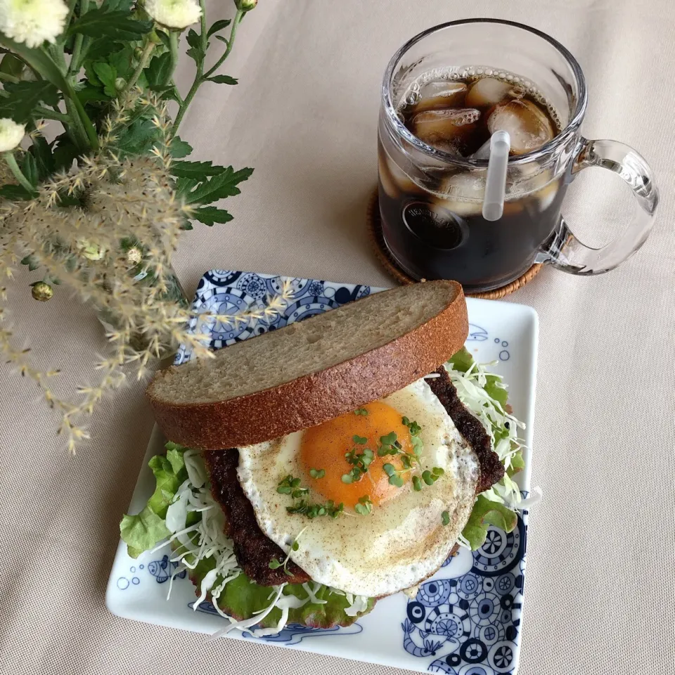 Snapdishの料理写真:9/24❤︎レバかつ&半熟目玉焼き全粒粉パンサンド❤|Makinsさん