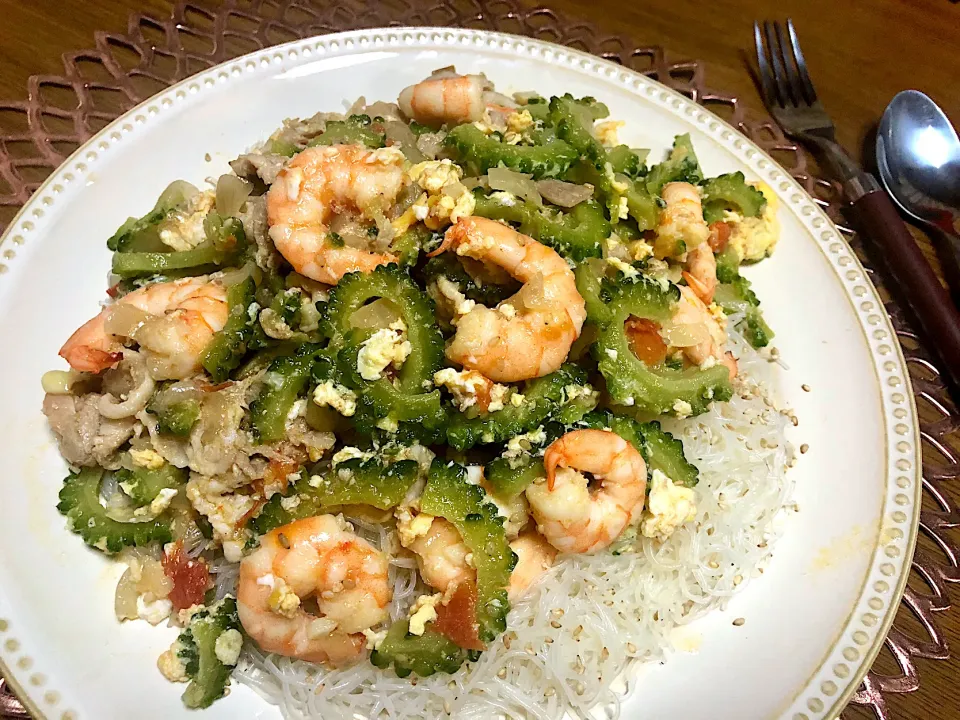 Snapdishの料理写真:✨Rice noodles topped with stir-fried bitter melon...ゴヤチャンプルかけビフン...とても合えます✨|🌺Sanntina🌺さん