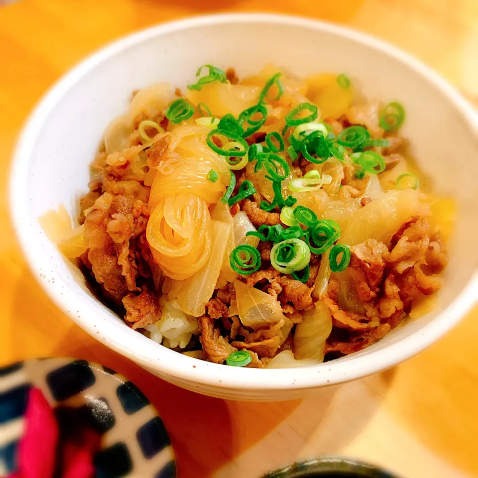 ネギだく✴︎白滝入り牛丼|あやみんさん