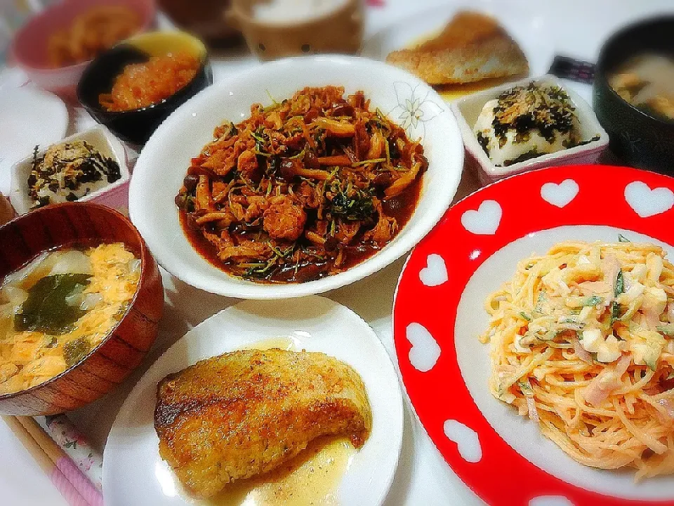 夕食(^ー^)
豚肉と野菜の甘辛味噌炒め(もやし、豆苗、しめじ)
ぶりのバターカレーソテー
スパサラダ(きゅうり、ハム、卵)
中華くらげ
ゴボウの醤油漬け
冷奴
ワンタンワカメ卵スープ|プリン☆さん