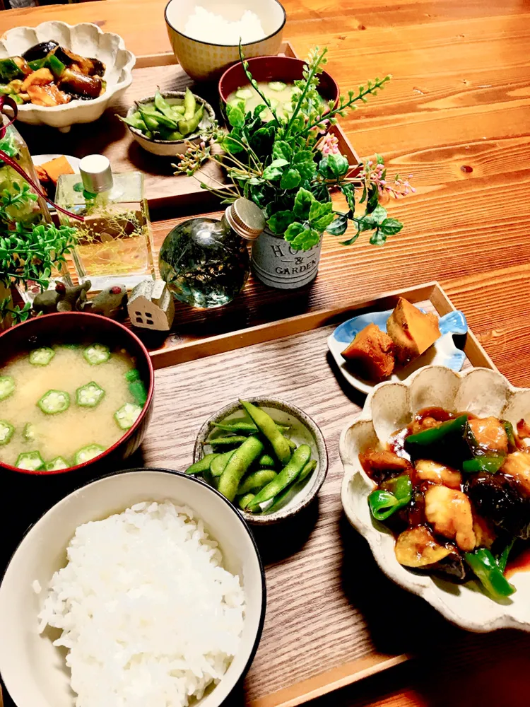 今日の晩ごはん ［鶏肉と茄子の甘酢あん＊お味噌汁＊カボチャの煮物＊枝豆］|kajupiiiさん