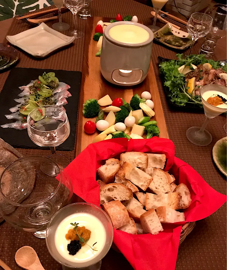 チーズフォンデュとジャークチキンと鯛とシャインマスカットのカルパッチョと上海焼きそば|izunさん