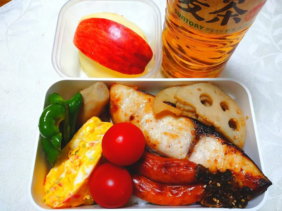 9/25のお弁当
シイラの塩麹漬け焼き
里芋の煮物    など|卯月さん