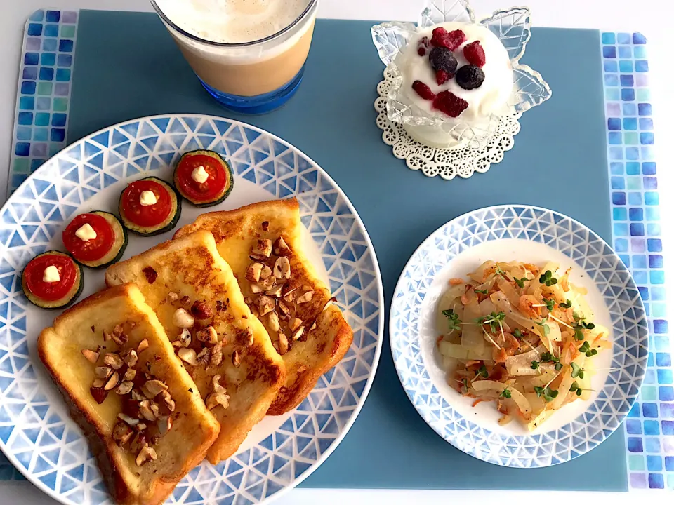 Snapdishの料理写真:🍁朝ごはん   メイプルフレンチトースト🍁|ちゃべさん