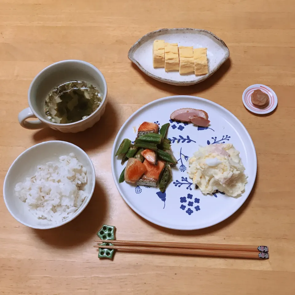 鮭とオクラのバター醤油炒め🐟|ちゃみこさん