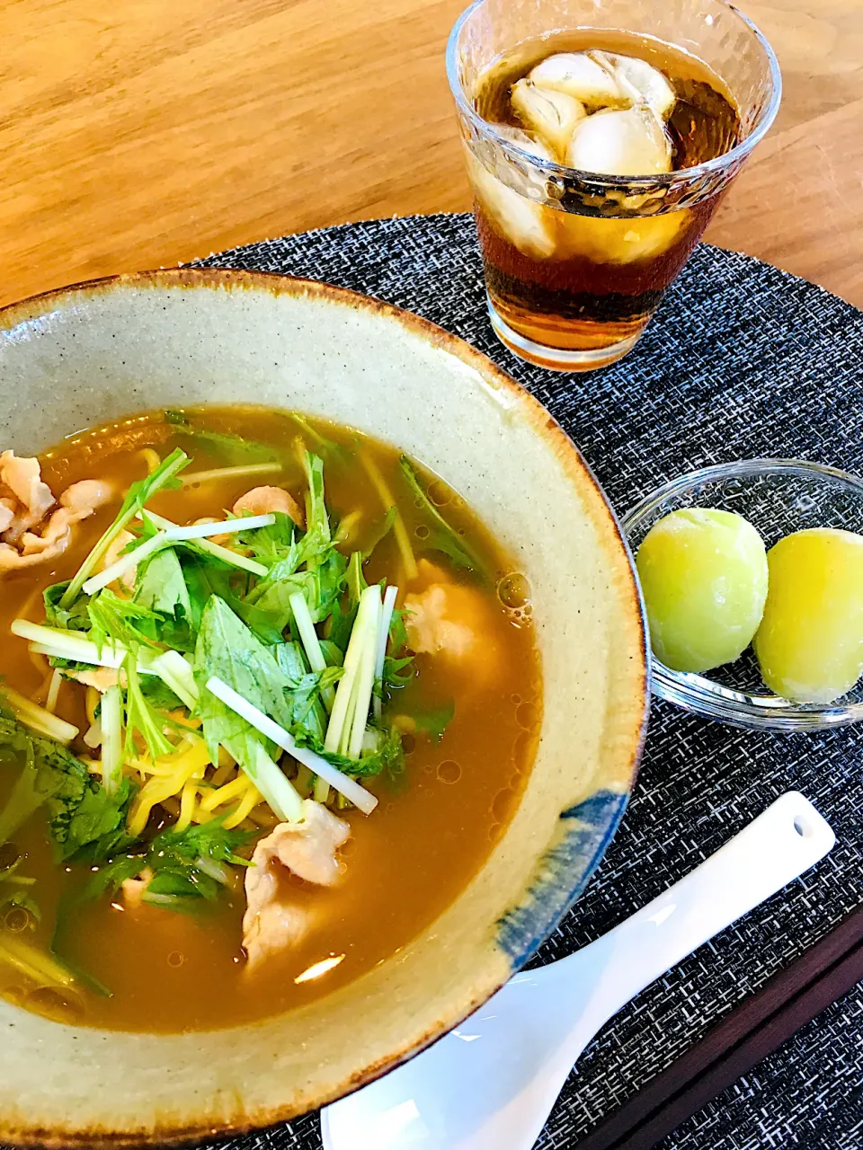 今日のお家で一人ランチは                           簡単！鍋キューブ濃厚白湯でお手軽豚骨醤油ラーメン✨|ミッチ☆ママさん