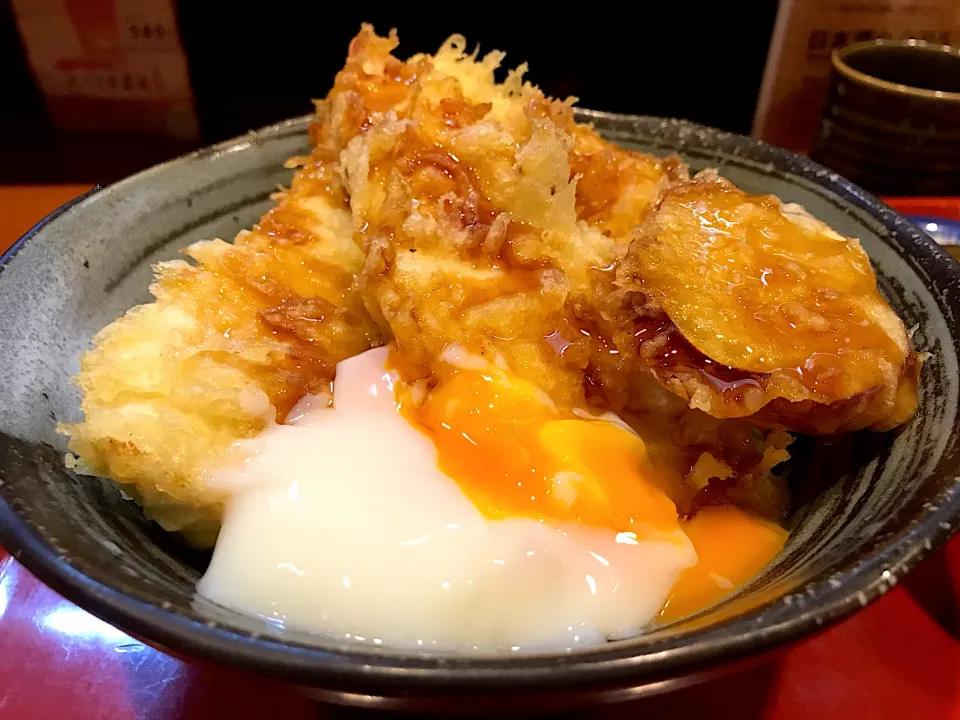 厚切りとり天丼 半熟卵のせ 黒酢たれ|なお🅿️さん