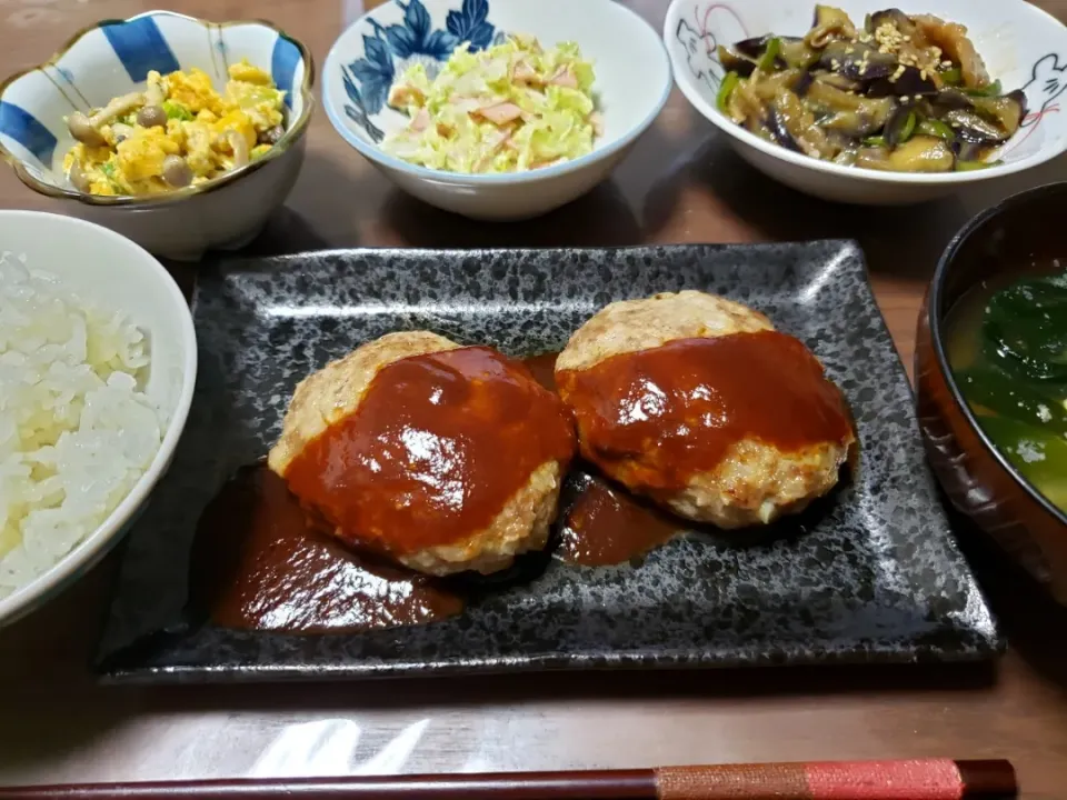 ハンバーグ、茄子とピーマンの青椒肉絲、コールスロー、しめじとネギの玉マヨ炒め|みーさん