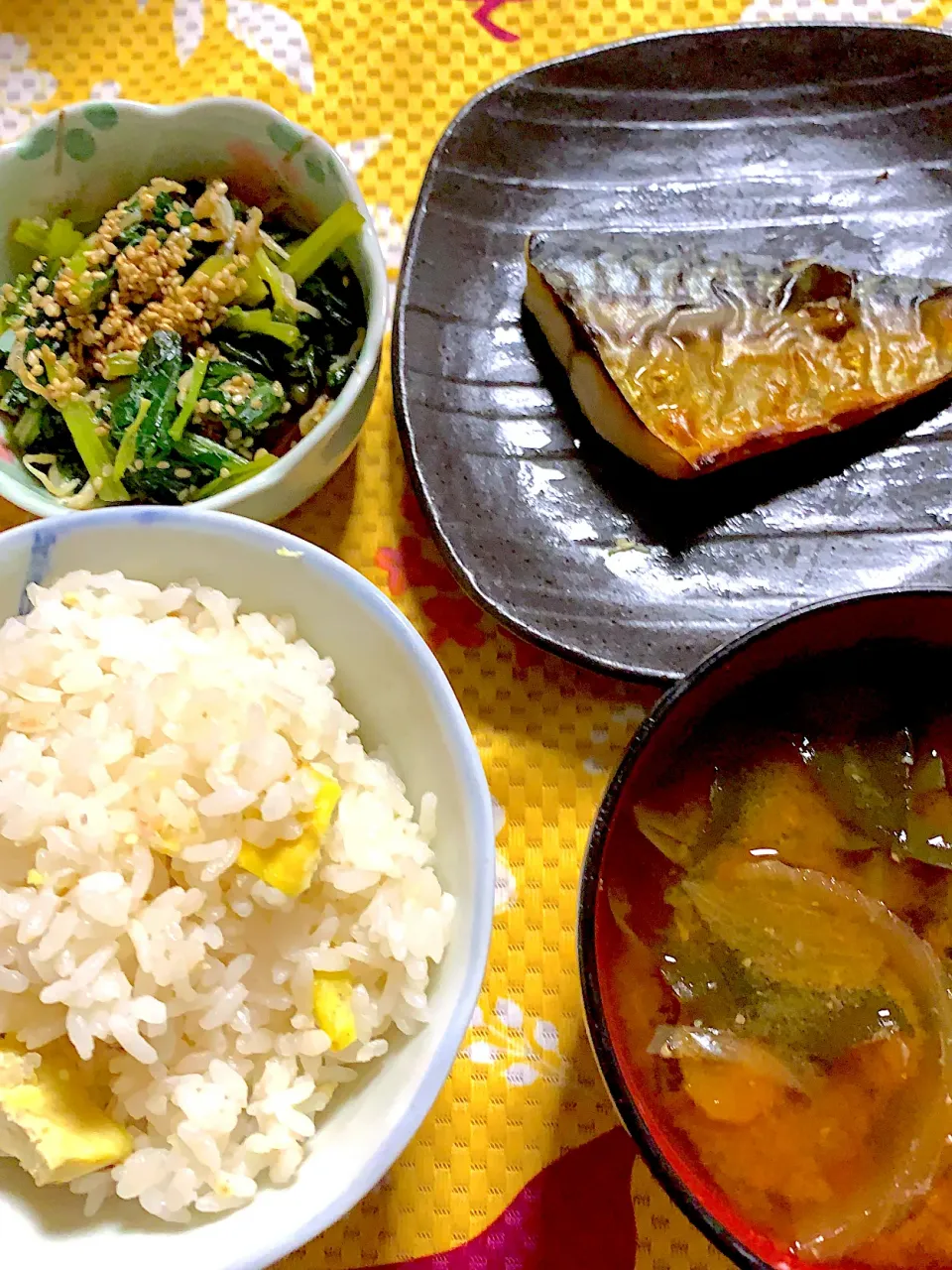 栗ご飯       焼き塩鯖     小松菜のお浸し     味噌汁|掛谷節子さん