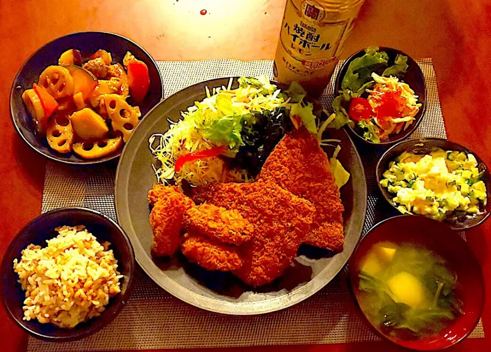 Today's Dinner🍴いくら乗せｶﾆｶﾏｻﾗﾀﾞ･秋の根菜甘辛煮･鯵&ｶｷﾌﾗｲw/胡瓜たっぷりﾀﾙﾀﾙｿｰｽ･もち麦飯･小松菜とお豆腐のお味噌汁|🌈Ami🍻さん